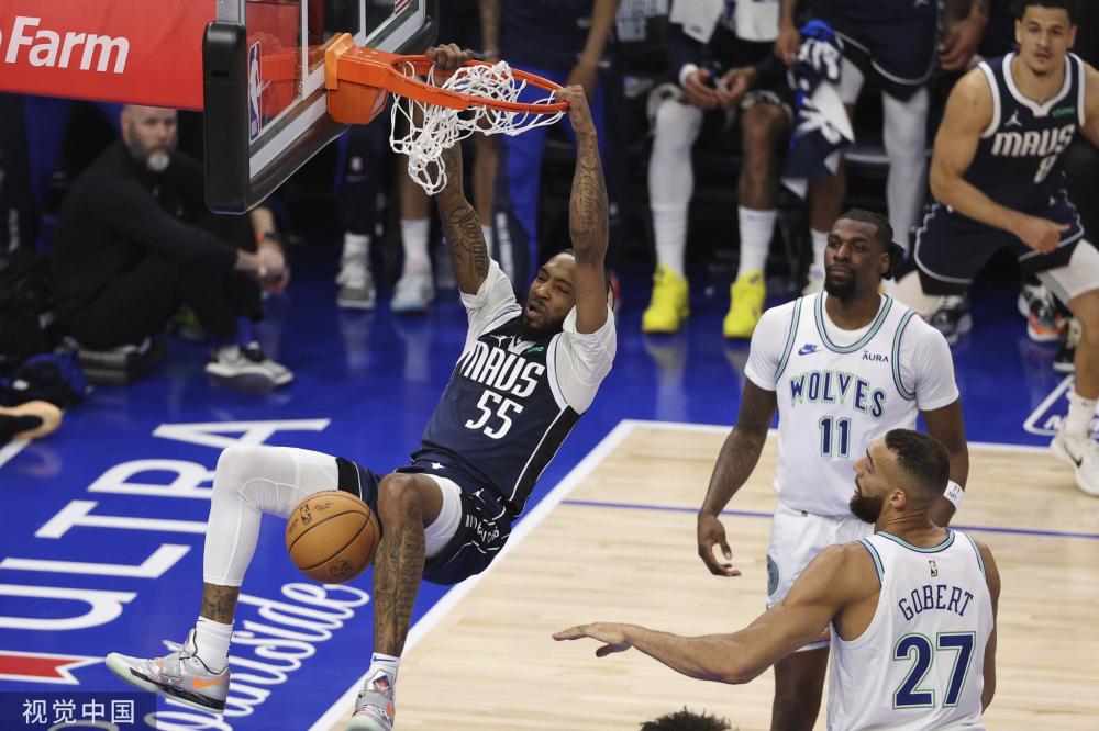 在接受采访 在接受采访